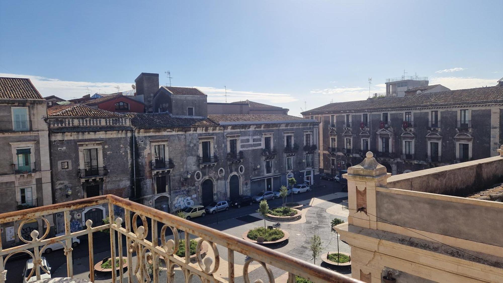 Zula Art Al Duomo Aeroporto di Catania Fontana Rossa